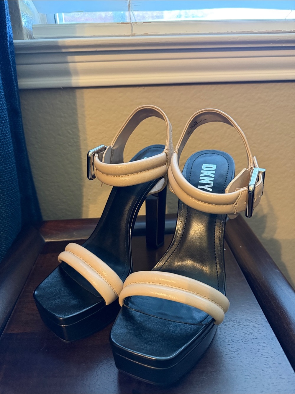 NWT DKNY Two-Tone Black Platform Sandal with Beige Straps